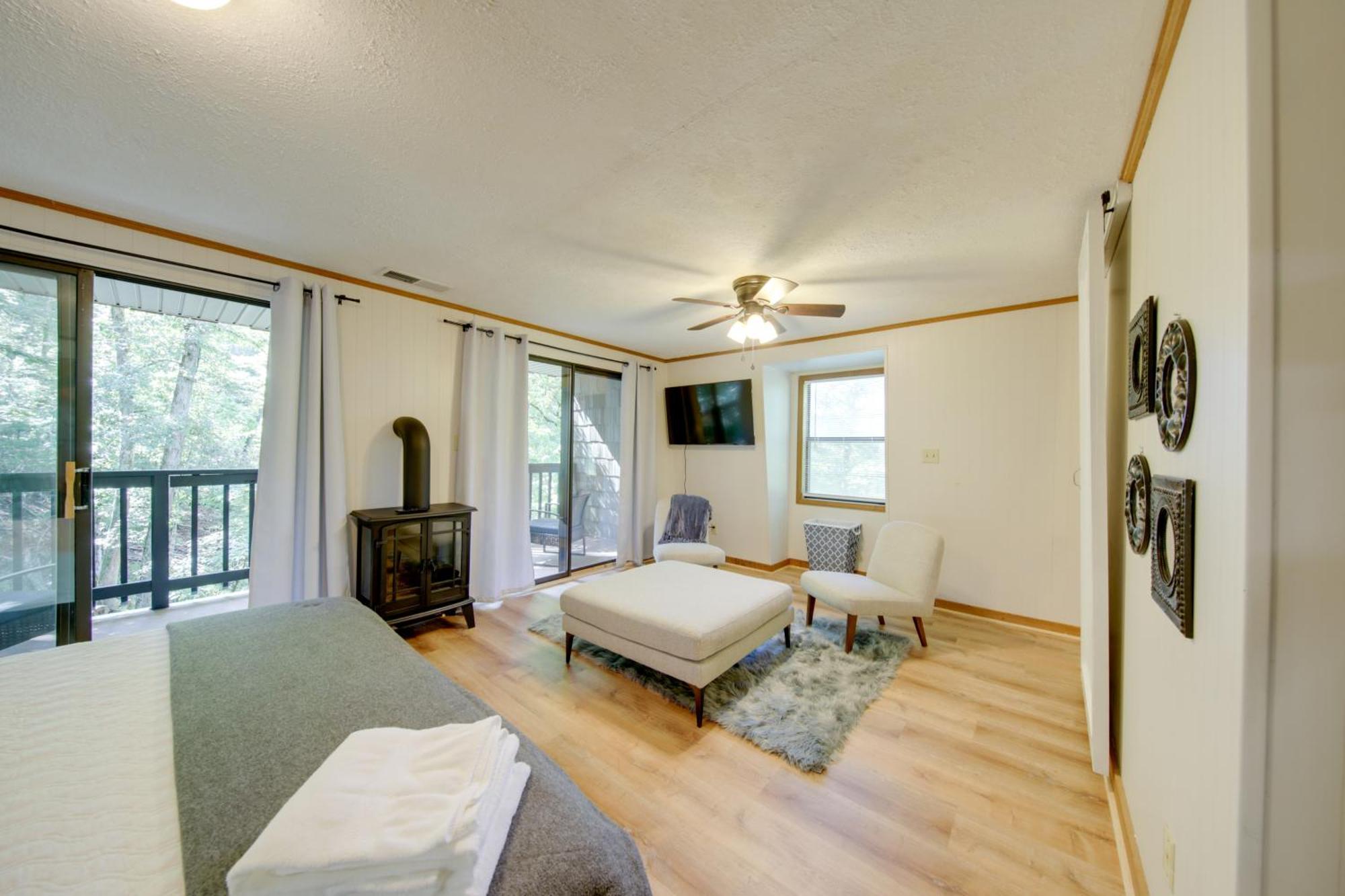 Pet-Friendly Ellijay Cabin In The Woods On 1 Acre! Villa Esterno foto