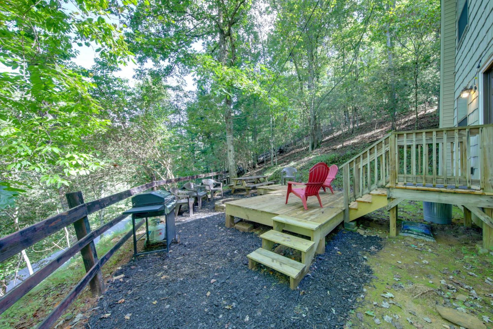 Pet-Friendly Ellijay Cabin In The Woods On 1 Acre! Villa Esterno foto